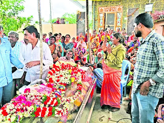 హరీశ్‌కు కన్నీటి వీడ్కోలు..