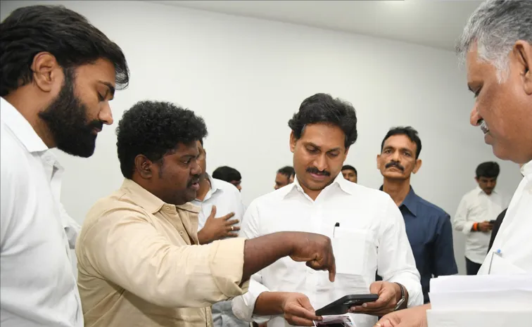 Rajahmundry Victim Puli Sagar Met YS Jagan