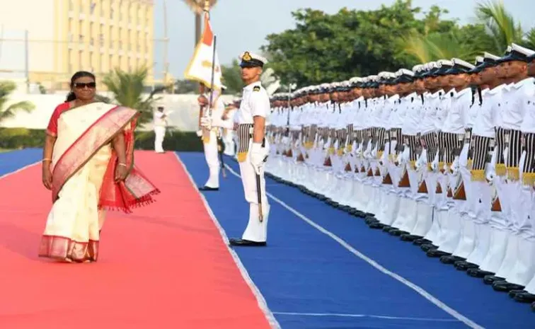 Rashtrapati Draupadi Murmu graces navy day celebration at Puri