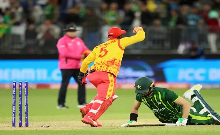 Zimbabwe Beat Pakistan By 2 Wickets In 3rd T20