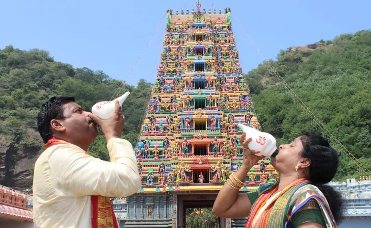 Andhra Pradesh Couple to receive award with conch shelling for blowing