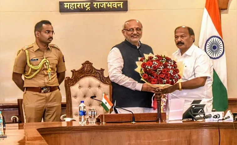 BJP MLA Kolambkar takes oath as Maharashtra Pro Tem speaker