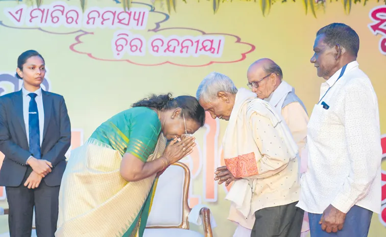 President Droupadi Murmu visits her birthplace in Odisha