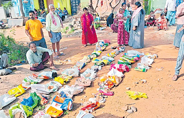 Cardholders queue at ration shops as early as 3 am