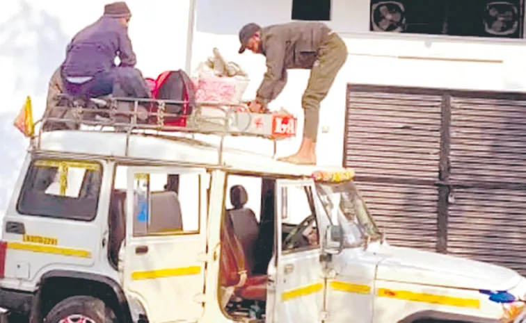 Sister forced to transport brother body on cab roof due to lack of funds