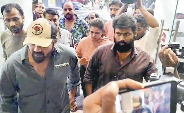 manchu manoj admitted to hospital in hyderabad for treatment: Telangana