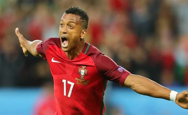 Manchester United winger Nani announces retirement