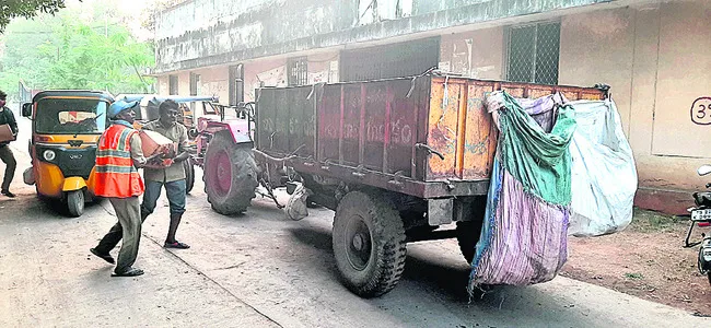 పశువుల పాలైన   కార్మికుల బెల్లం 
