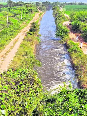 ఎట్టకేలకు కుడి కాలువకు నీటి విడుదల 