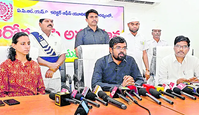 సమష్టి కృషితోనే జిల్లా అభివృద్ధి 