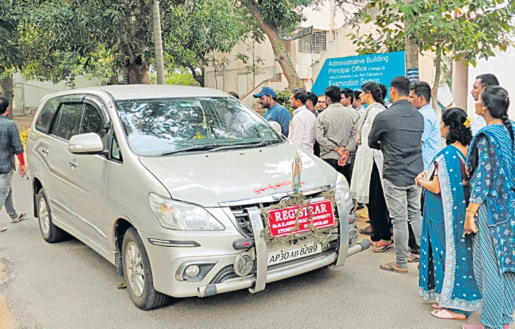 465 మంది చిరుద్యోగులపై కక్ష సాధింపు!