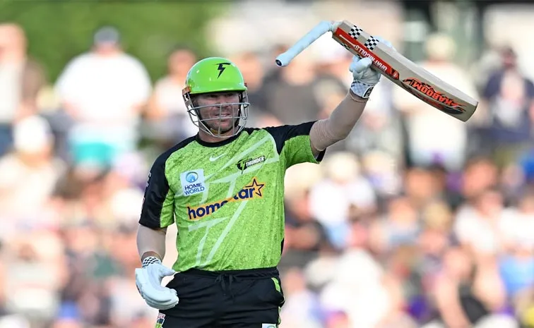 BBL: David Warner Hit In The Back Of The Head By Own Broken Bat