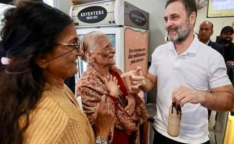 Rahul Gandhi makes cold coffee at Keventers store Viral Video