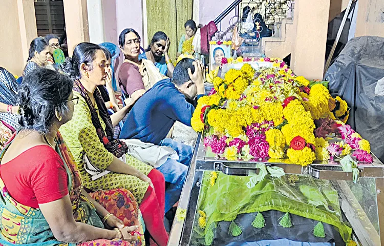 Many people paid tribute to Rajani