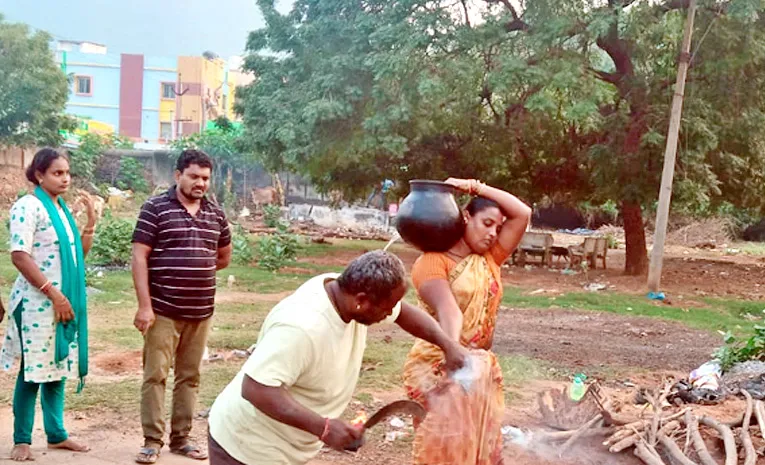  Daughter Did Funerals of Her Father In visakhapatnam