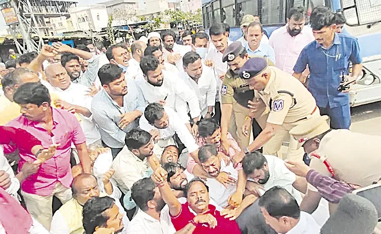 BRS Leaders Protest Against Congress Govt At Bhuvanagiri