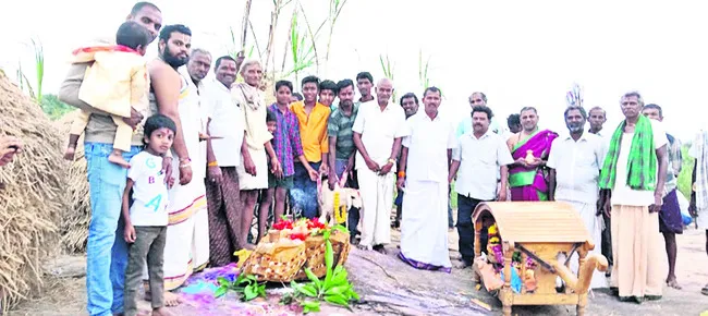 ఘనంగా పారువేట ఉత్సవం 