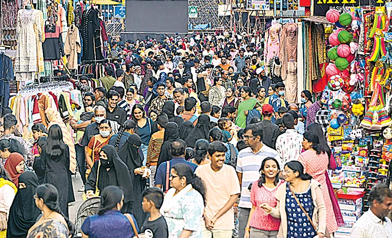 Massive Rush Seen at Nampally Numaish