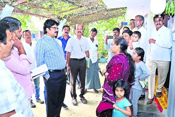 పథకాలు అర్హులకే అందాలి