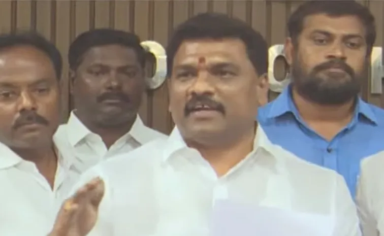 Guntur Mayor Sensational Allegations On Commissioner Puli Srinivasulu