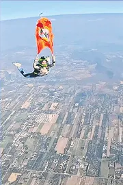 Women Skydiver Anamika Sharma Hoists Maha Kumbh Flag at 13,000 Feet12