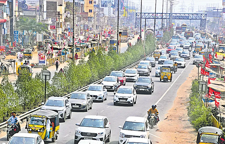 Heavy traffic on Hyderabad Vijayawada National Highway