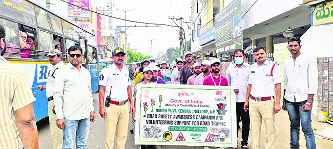 ట్రాఫిక్‌ నిబంధనలపై అవగాహన తప్పనిసరి 