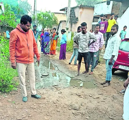 బేల్దారి కుటుంబంపై టీడీపీ వర్గీయుల దాడి