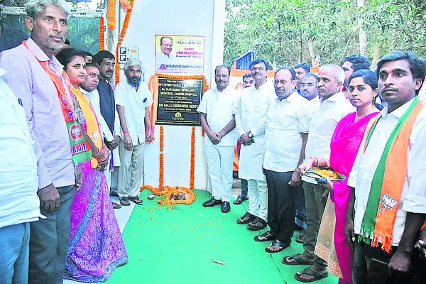 గురుదేవ సేవలు అభినందనీయం