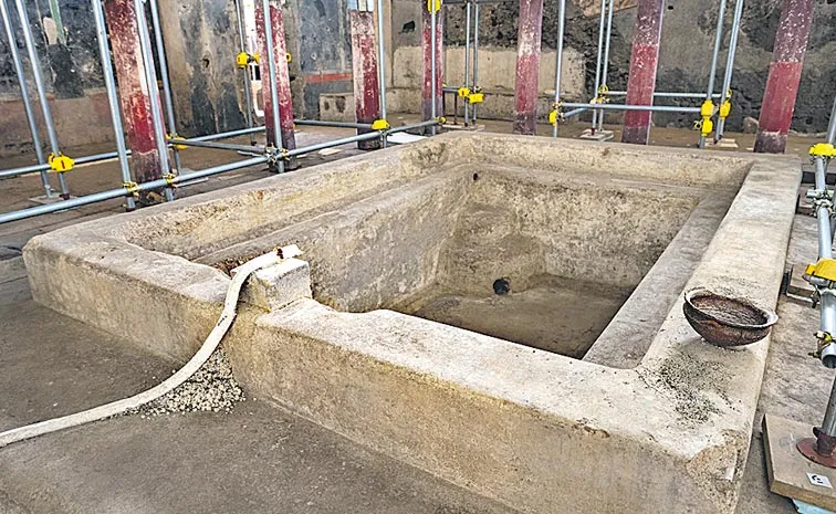 2000 Year Old Bathhouse In Rome