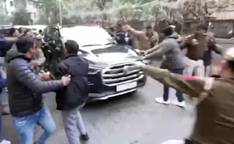 AAP Claims Arvind Kejriwals Car Attacked By BJP Workers, Party Hits Back