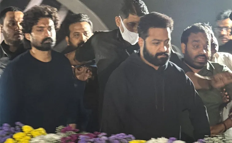 Jr NTR And Kalyanram Tribute At NTR Ghat