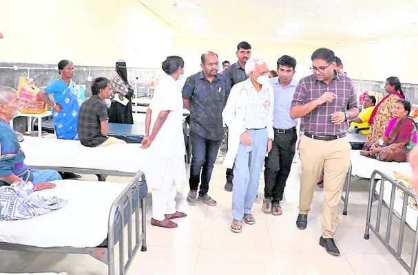 డాక్టర్లు అందుబాటులో ఉండాలి