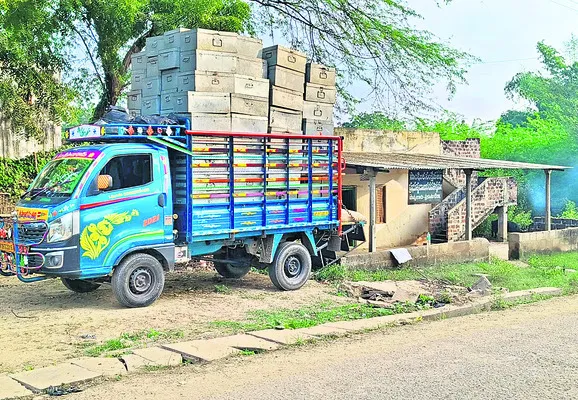 ఎస్సీ బాలుర హాస్టల్‌ మూసివేత