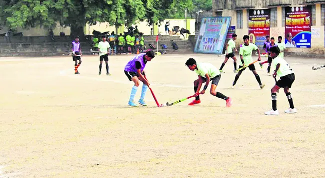 ఉత్కంఠ భరితంగా హాకీ పోటీలు