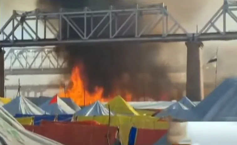 Fire Broke Out In Prayagraj Kumbhmela 