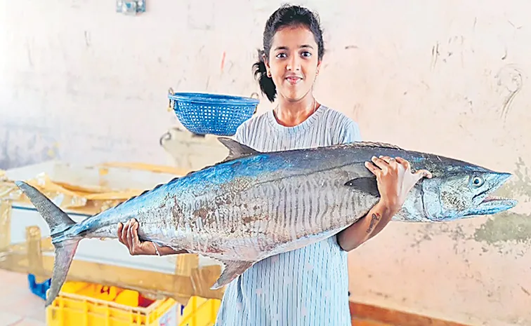 Fisherwoman Subiksha conquered deep blue