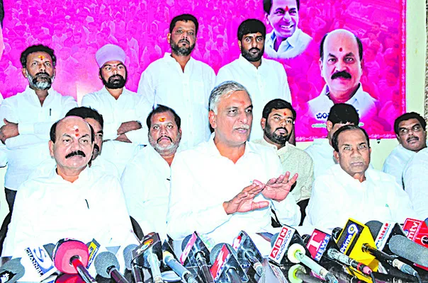 బీఆర్‌ఎస్‌ కార్యకర్తలపై అక్రమ కేసులు