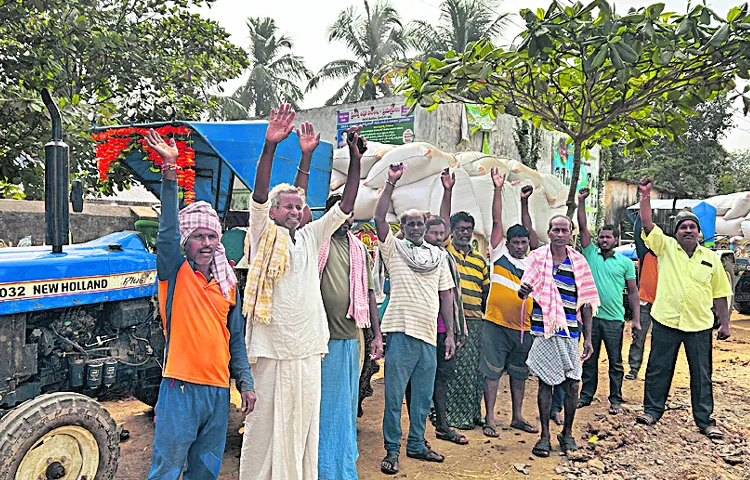 Government and millers causing trouble to farmers in Srikakulam district