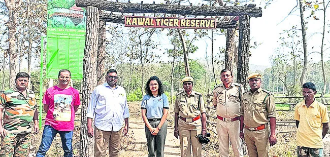 ఇందన్‌పల్లి రేంజ్‌లో పర్యటించిన ఐఎఫ్‌ఎస్‌ అధికారి