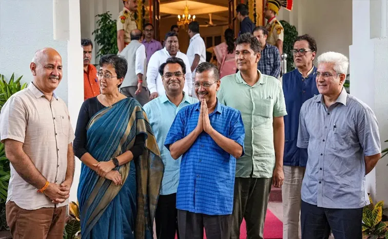 Kejriwal Atishi with 40 Leaders Aam aadmi Party Releases Star Campaigners List