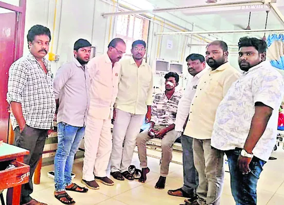 ఏసీ మెకానిక్‌పై యువకుల దాడి 