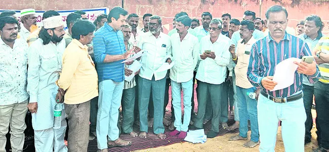 పుట్‌పాత్‌ దుకాణాలను     తొలగించొద్దు  