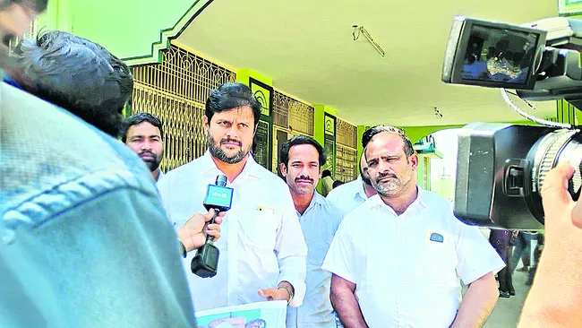 ఆరోగ్యశ్రీని అటకెక్కించేశారు 