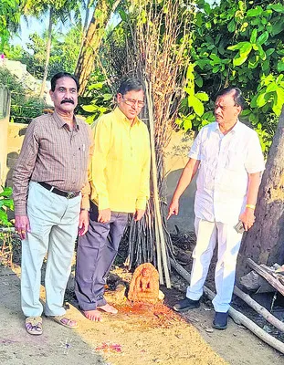 పంచాయతీ ఉద్యోగి  చేతివాటం పై ఫిర్యాదు 