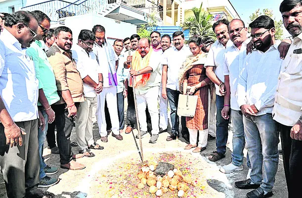 నిధుల కోసం నిలదీసే పరిస్థితి తేవద్దు