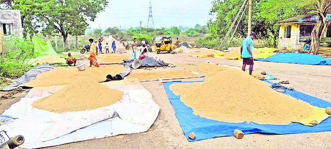 అకాల వర్షం.. రైతుకు నష్టం