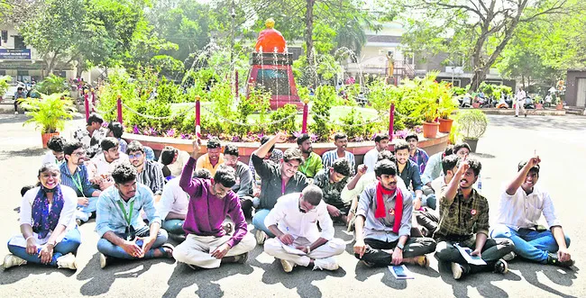 డబ్బులు చెల్లిస్తేనే.. భోజనం!