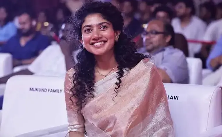 Sai Pallavi Comments On Public Photos