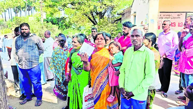 నిరసనలు.. వాగ్వాదాలు